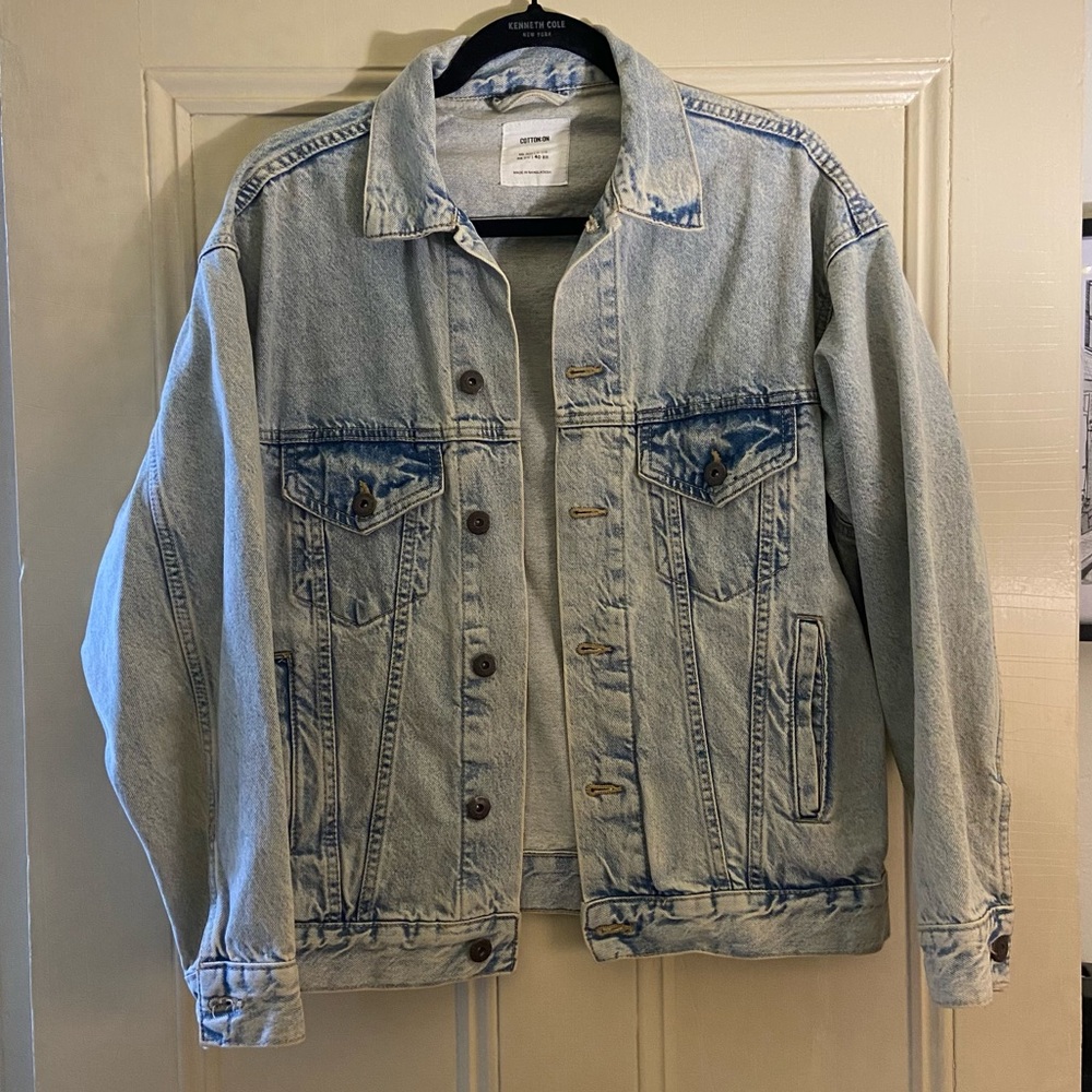 Women’s Light washed washed Denim Jacket